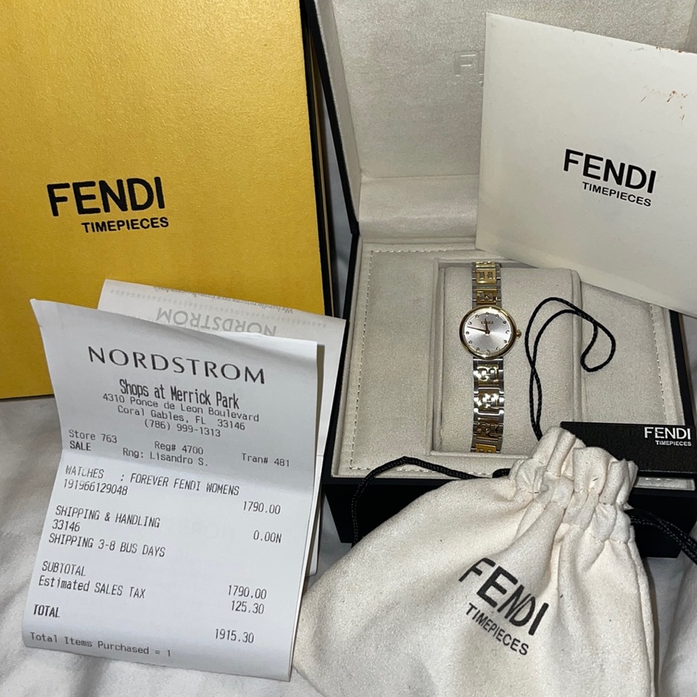 Forever Fendi
19 MM - Watch with FF logo bracelet